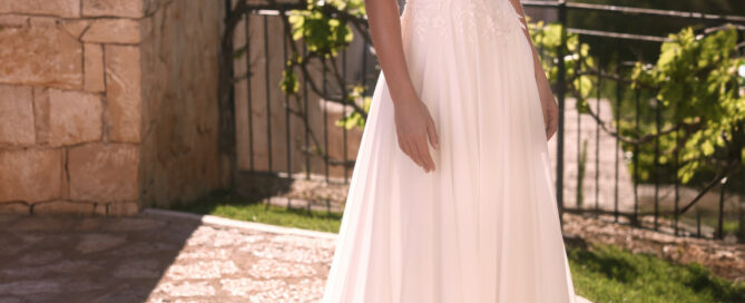 Brautkleid Verdi aus der Bianco Evento Kollektion von vorne fotografiert.