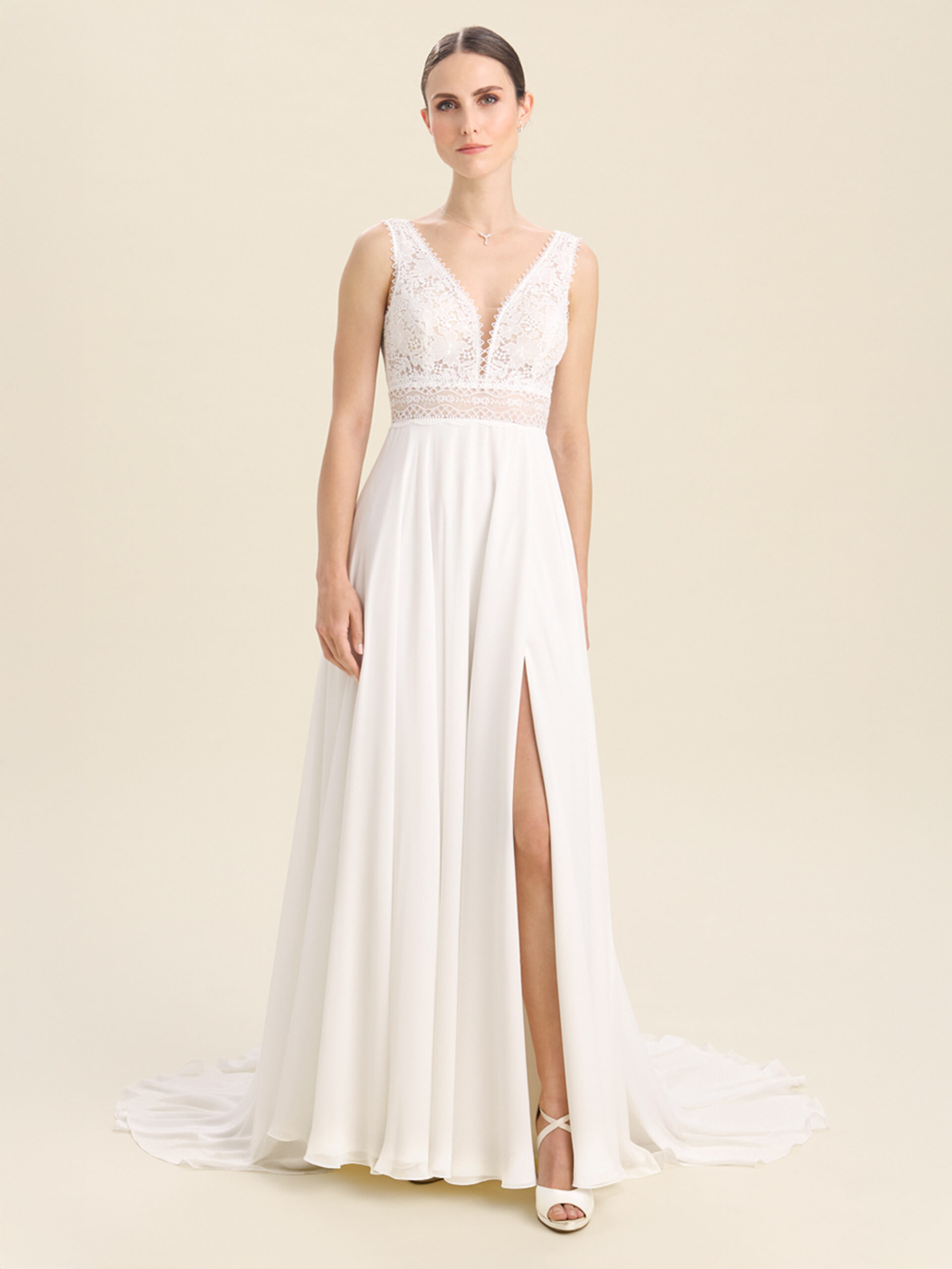 Brautkleid Madison mit Beinschlitz, Boho Spitze und fließendem Chiffon